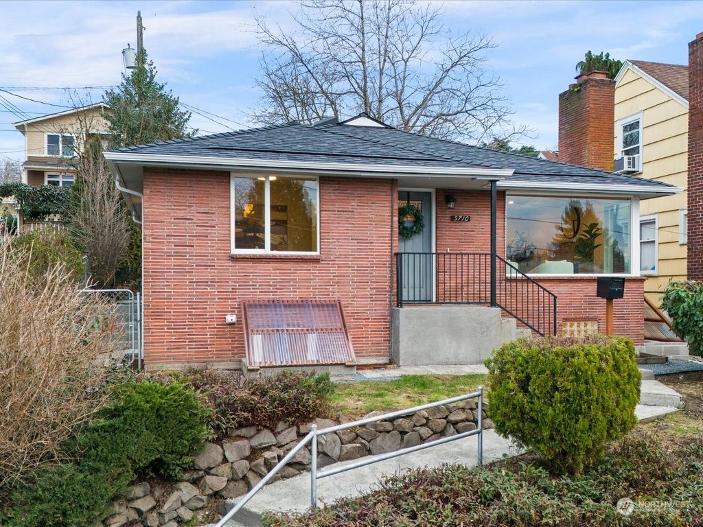 Photo of 5710 30th Avenue NE, Seattle, WA 98105 (MLS # 2191944)