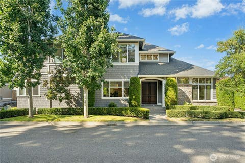 Photo of 16048 SE 45th Place, Bellevue, WA 98006 (MLS # 2568109)