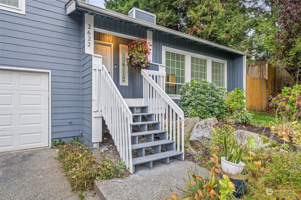 Photo of 2622 SW 340th Pl Pl, Federal Way, WA 98023 (MLS # 2306885)