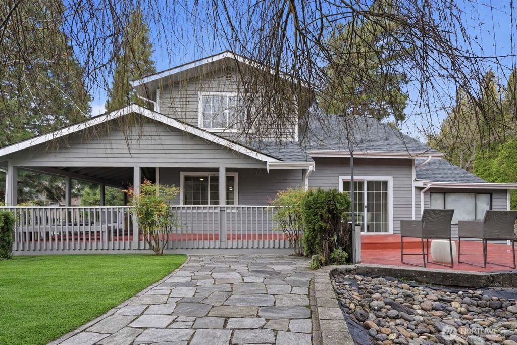 Photo of 6015 116th Ave Ave SE, Bellevue, WA 98006 (MLS # 2490335)