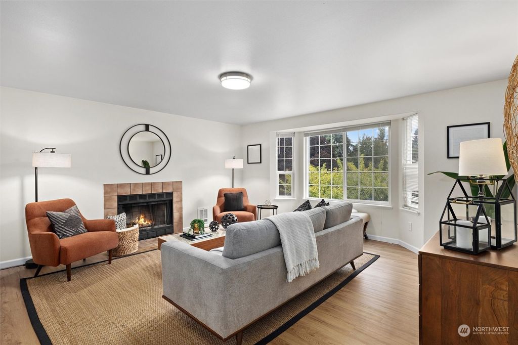 Photo of 13052 35th Avenue NE, Seattle, WA 98125 (MLS # 2153898)