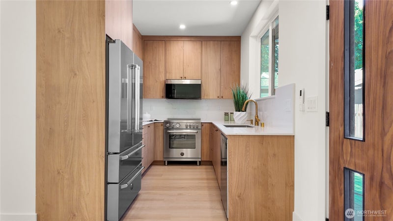 3207 NE 94th Street