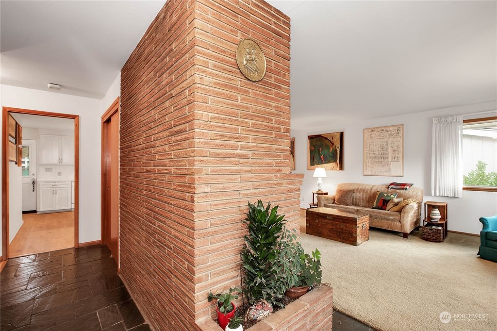 Photo of 5520 NE 63rd Street, Seattle, WA 98115 (MLS # 2305634)