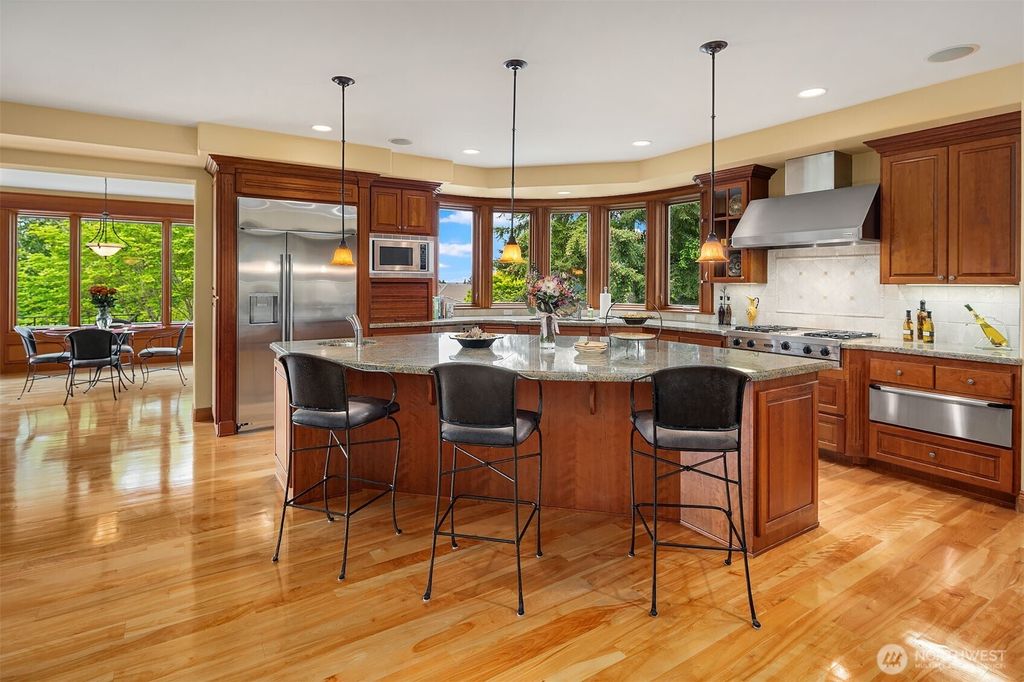 Photo of 17799 SE 57th Place, Bellevue, WA 98006 (MLS # 2374679)