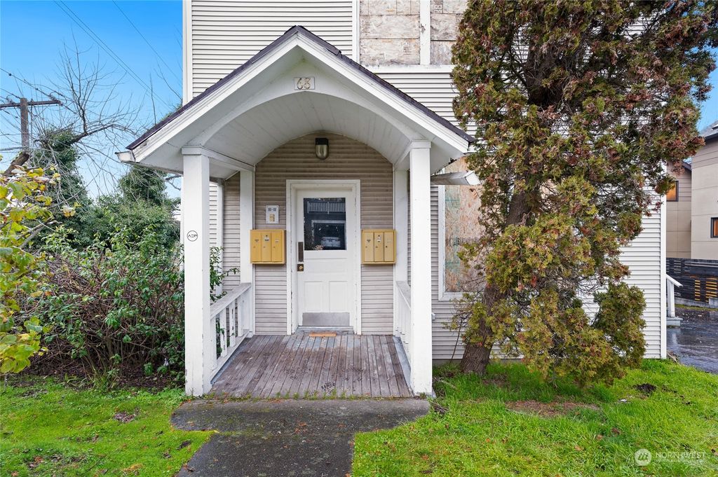 Photo of 68 W Etruria Street, Seattle, WA 98119 (MLS # 2189953)