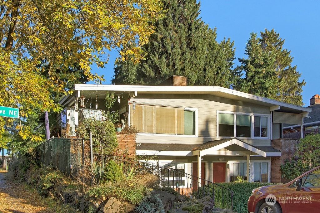Photo of 12356 14th Avenue NE, Seattle, WA 98125 (MLS # 2052637)