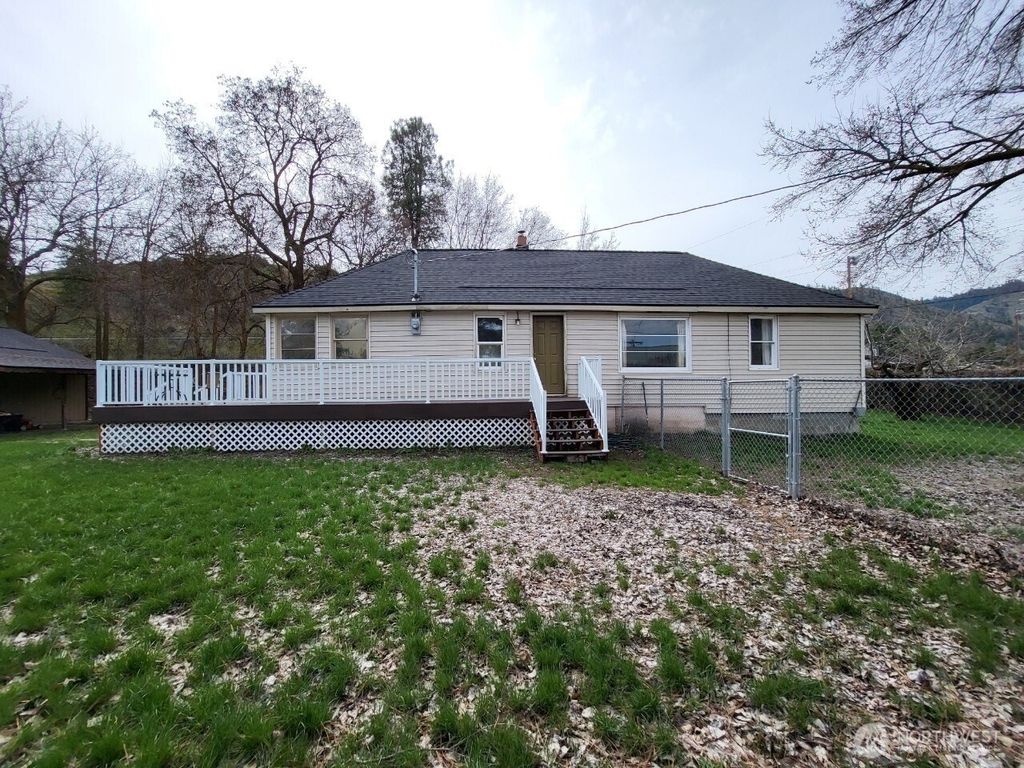 Photo of 334 Chapel Street, Cashmere, WA 98815 (MLS # 2502464)