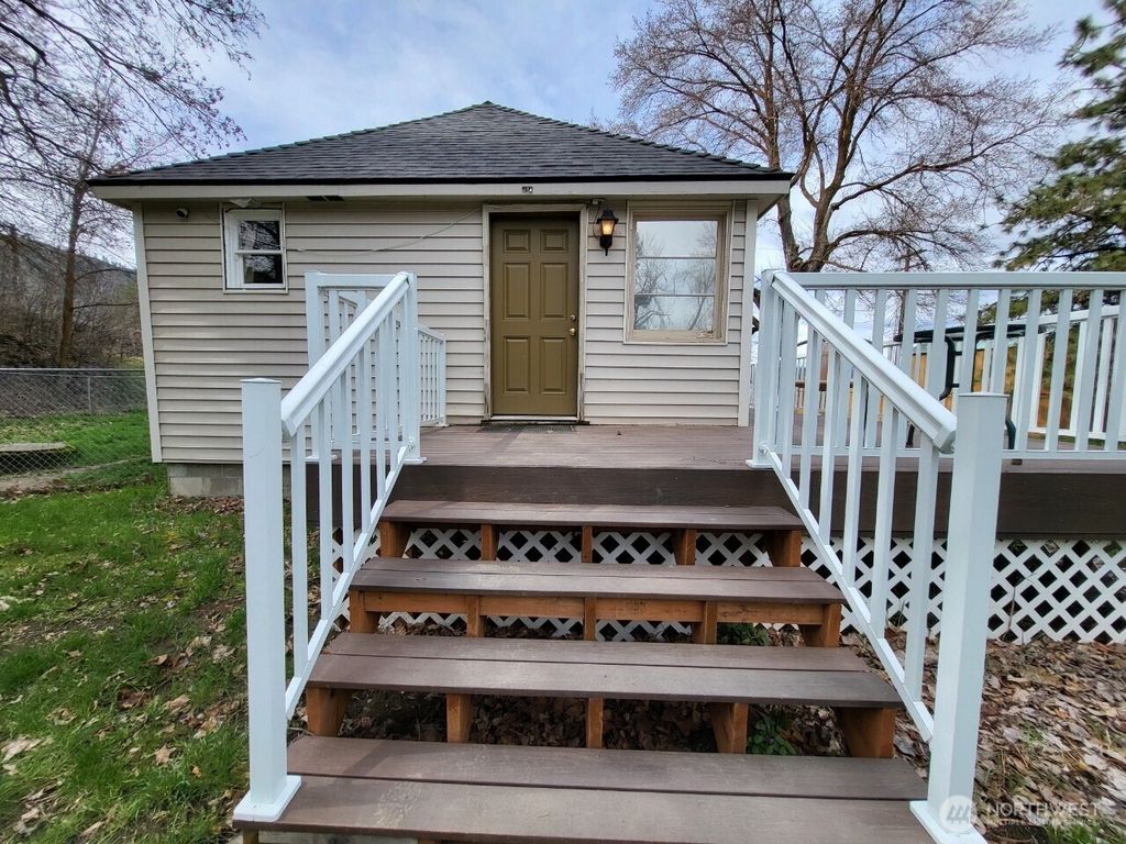 Photo of 334 Chapel Street, Cashmere, WA 98815 (MLS # 2502464)