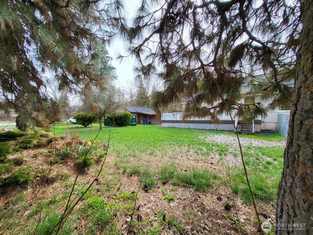 Photo of 334 Chapel Street, Cashmere, WA 98815 (MLS # 2502464)