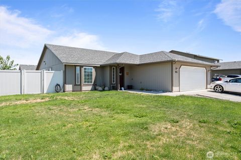 Photo of 925 S 11th Avenue, Othello, WA 99344 (MLS # 2403172)