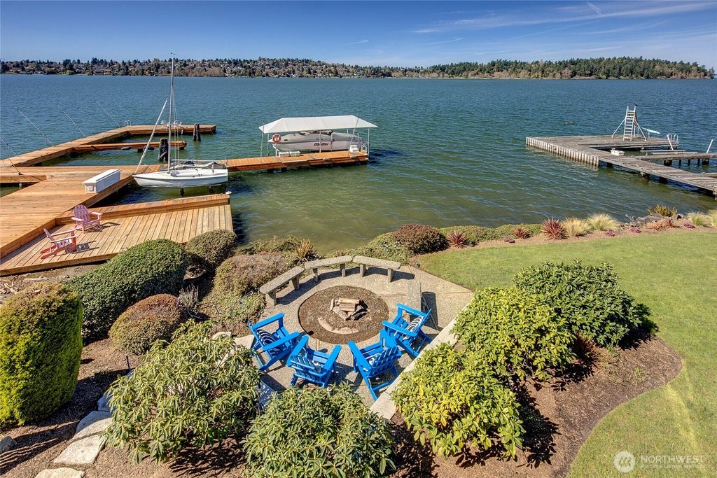 Photo of 16 Meadow Lane, Mercer Island, WA 98040 (MLS # 2500861)