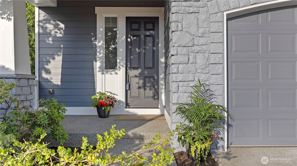 Photo of 11832 158th Avenue NE, Redmond, WA 98052 (MLS # 2391077)