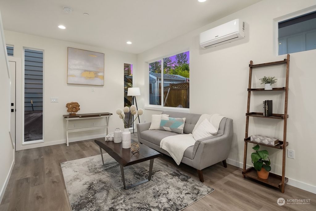 Photo of 911 B 25th Avenue S, Seattle, WA 98144 (MLS # 2127276)