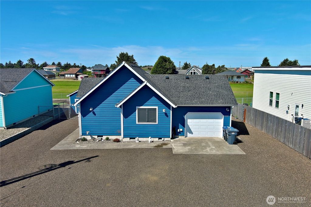 Photo of 559 Puffin Avenue NE, Ocean Shores, WA 98569 (MLS # 2492509)