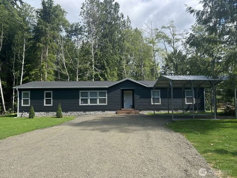 Photo of 214 W Griffith Street, Aberdeen, WA 98520 (MLS # 2556971)