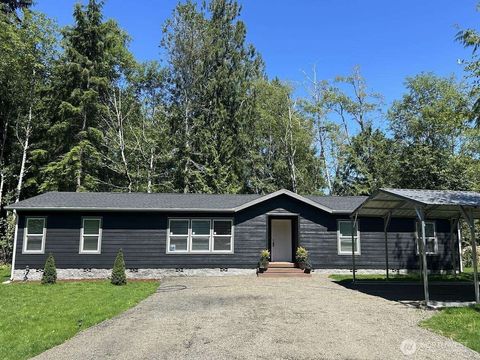 Photo of 214 W Griffith Street, Aberdeen, WA 98520 (MLS # 2556971)