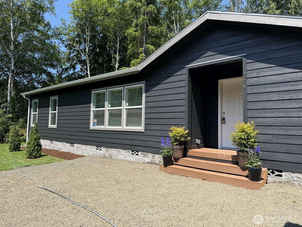 Photo of 214 W Griffith Street, Aberdeen, WA 98520 (MLS # 2556971)