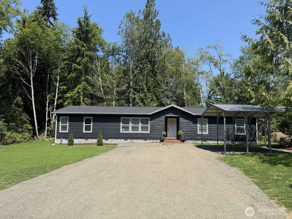 Photo of 214 W Griffith Street, Aberdeen, WA 98520 (MLS # 2556971)