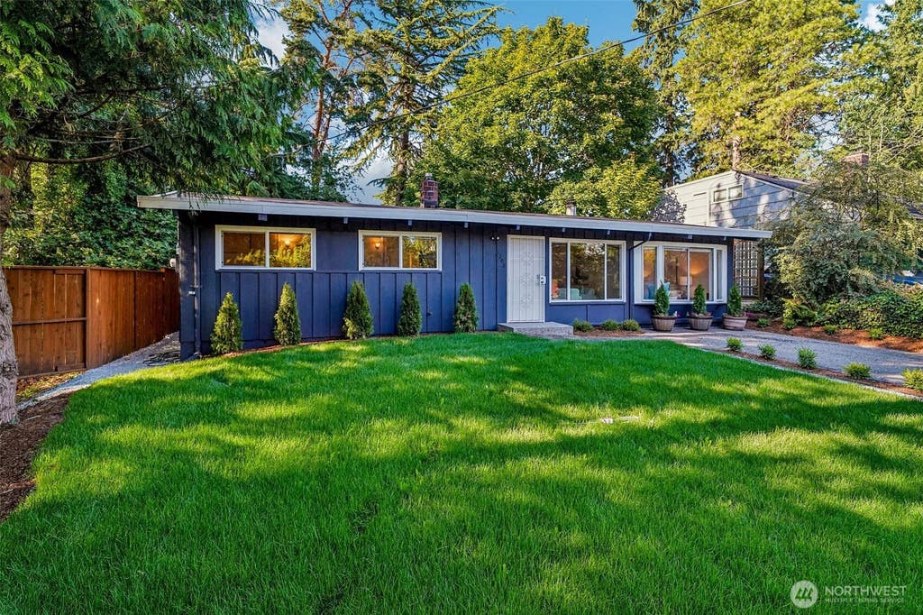 Photo of 1208 NE Northgate Way, Seattle, WA 98125 (MLS # 2550084)