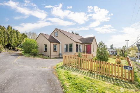 Photo of 2916 Columbia Heights Road, Longview, WA 98632 (MLS # 2507739)