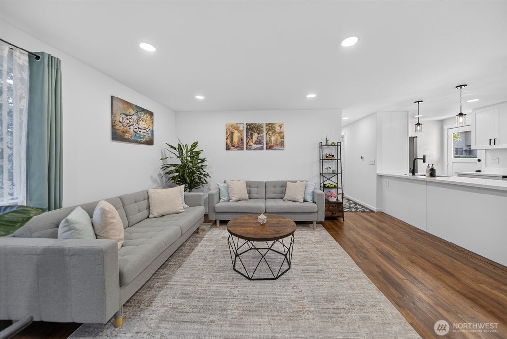 Photo of 233 S 301st Street, Federal Way, WA 98003 (MLS # 2572076)