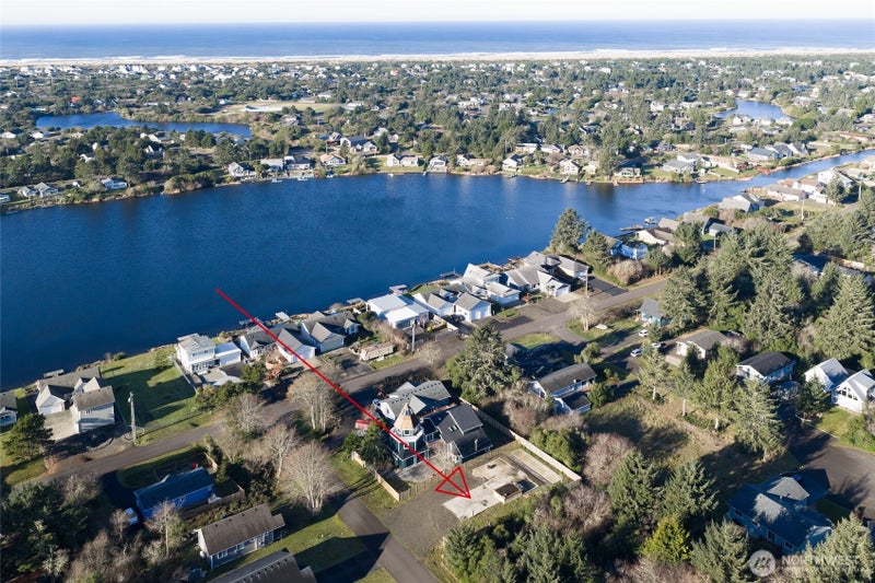 834 Whale Court SW