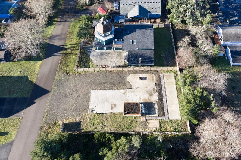 834 Whale Court SW