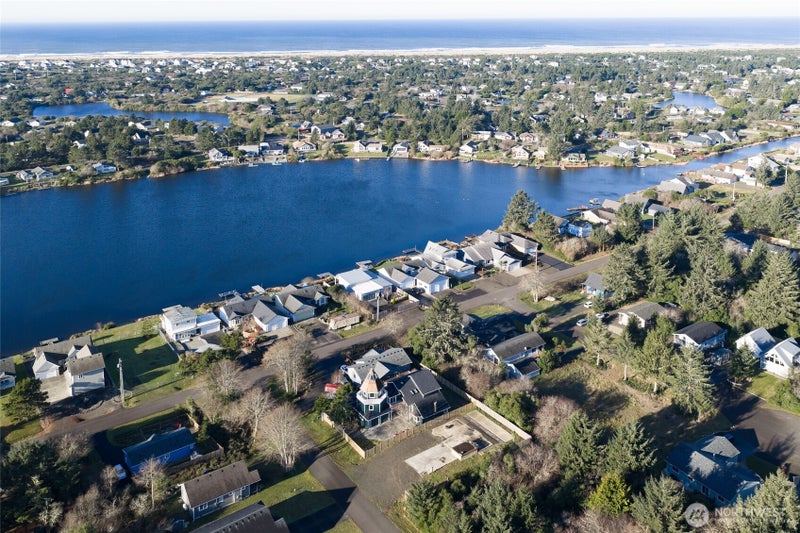 834 Whale Court SW