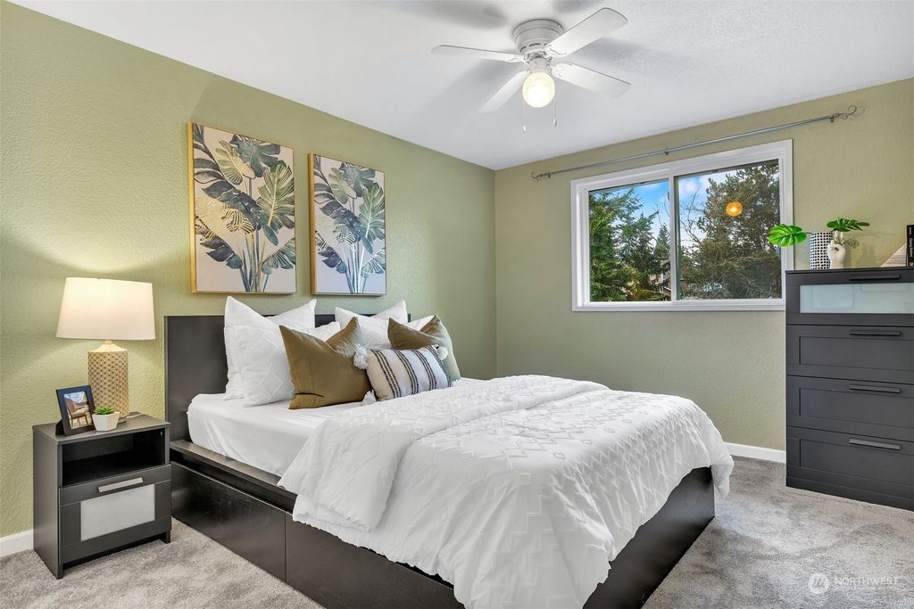listing image 9366642917136890547