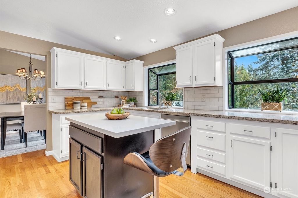 listing image 9363833874644455084