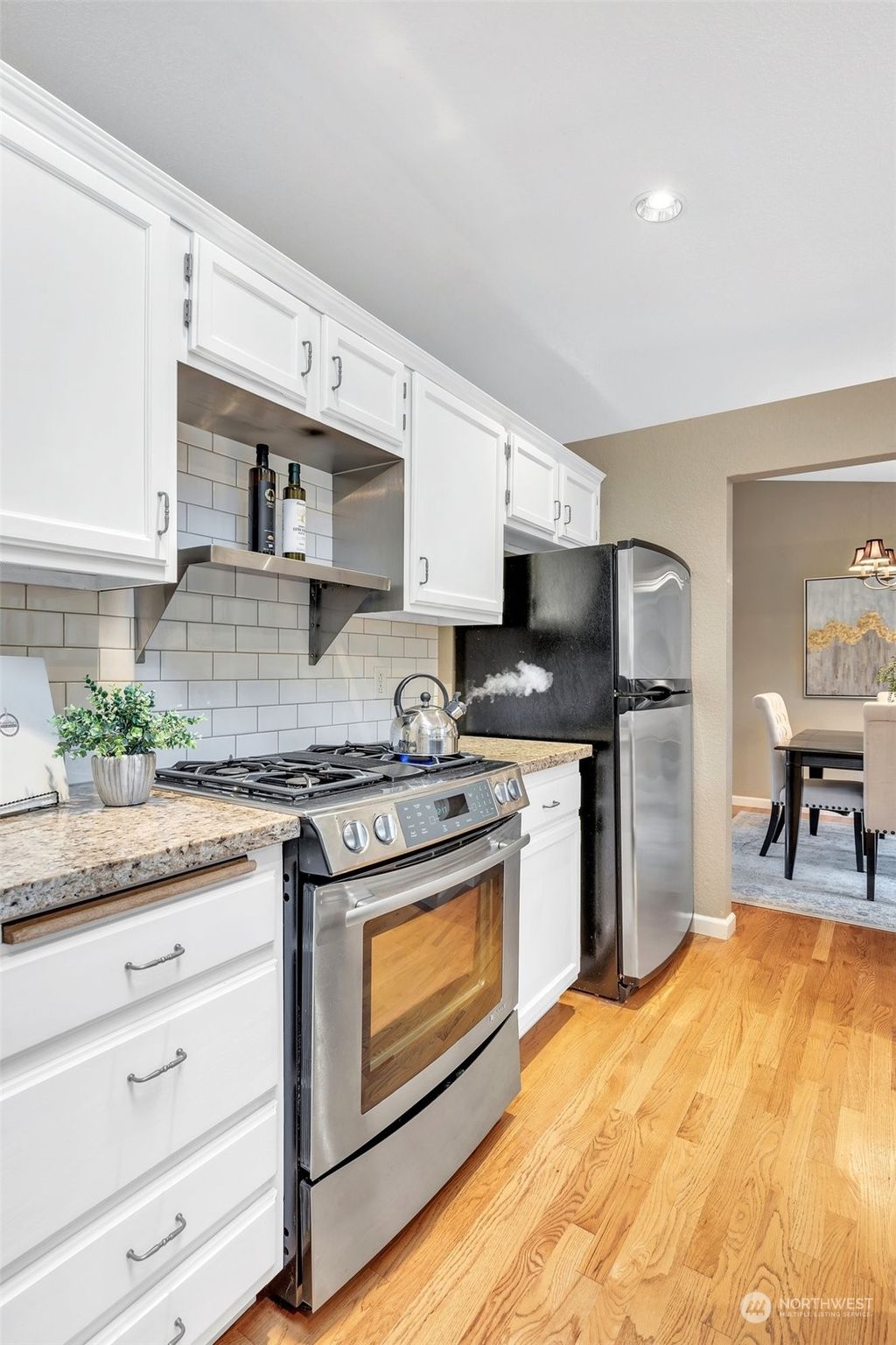 listing image 9364063397356416247
