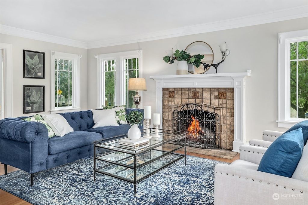 Photo of 5002 8th Avenue NE, Seattle, WA 98105 (MLS # 2000492)