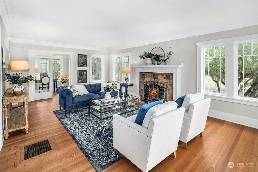 Photo of 5002 8th Avenue NE, Seattle, WA 98105 (MLS # 2000492)