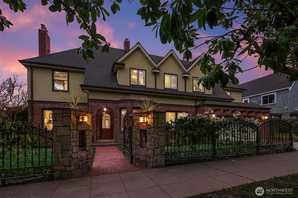 Photo of 2409 29th Avenue W, Seattle, WA 98199 (MLS # 2497905)