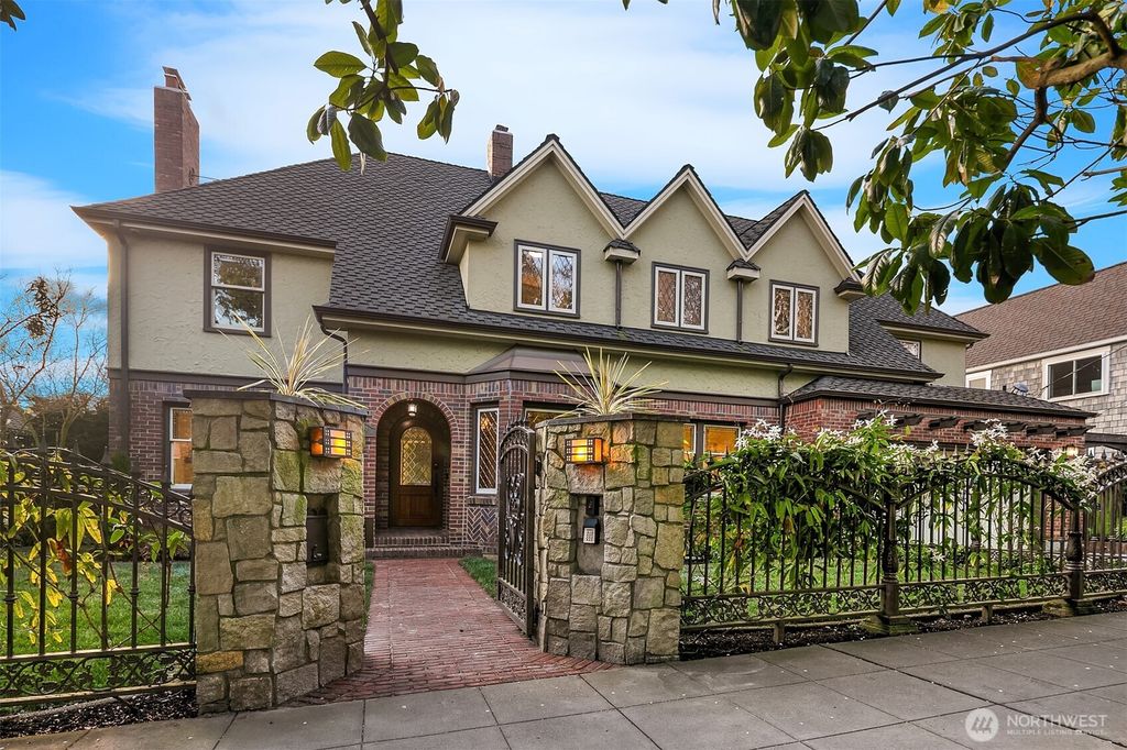 Photo of 2409 29th Avenue W, Seattle, WA 98199 (MLS # 2497905)