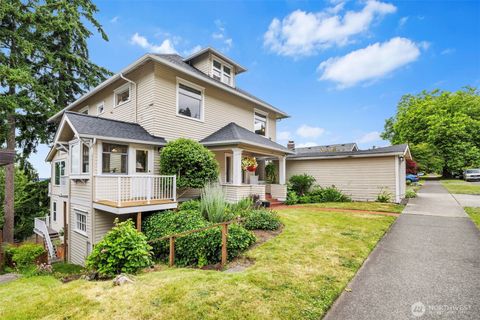 Photo of 240 S Forest St, Bellingham, WA 98225 (MLS # 2430993)
