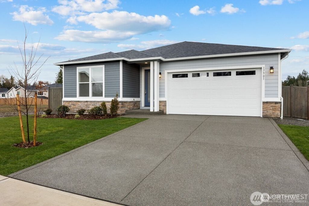 Photo of 303 Crested Butte Boulevard #46, Mount Vernon, WA 98273 (MLS # 2475233)