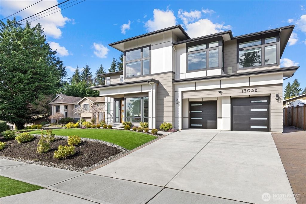 Photo of 13038 NE 102nd Place, Kirkland, WA 98033 (MLS # 2496710)