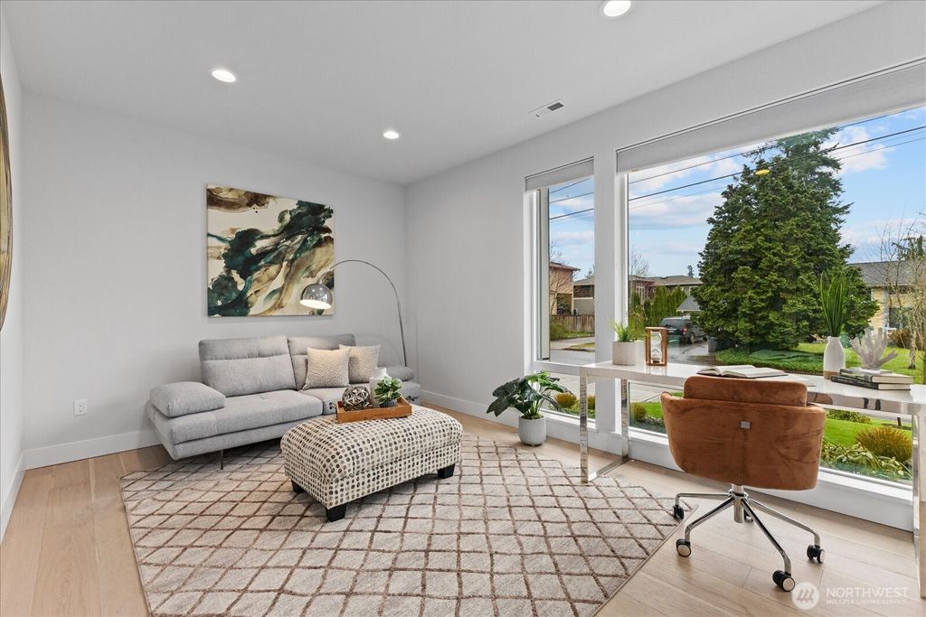 Photo of 13038 NE 102nd Place, Kirkland, WA 98033 (MLS # 2496710)