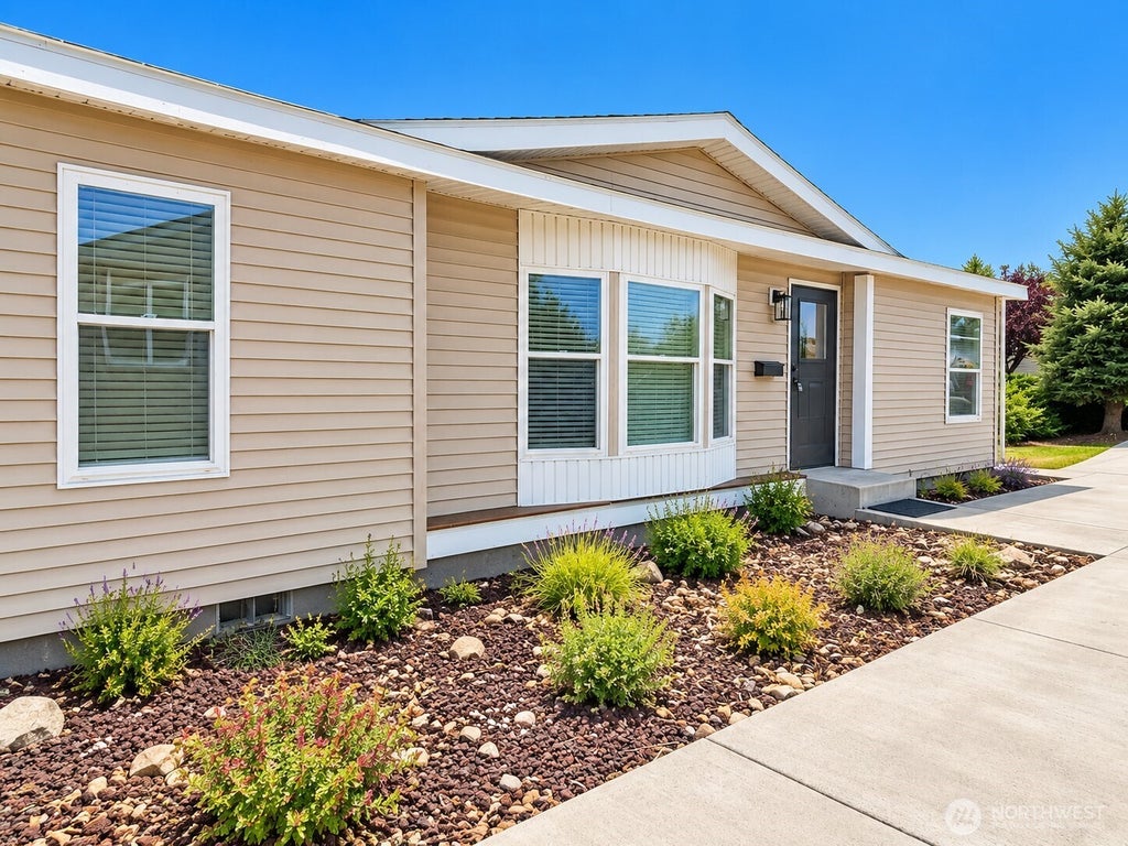 Photo of 309 5th Avenue SE, Ephrata, WA 98823 (MLS # 2581463)