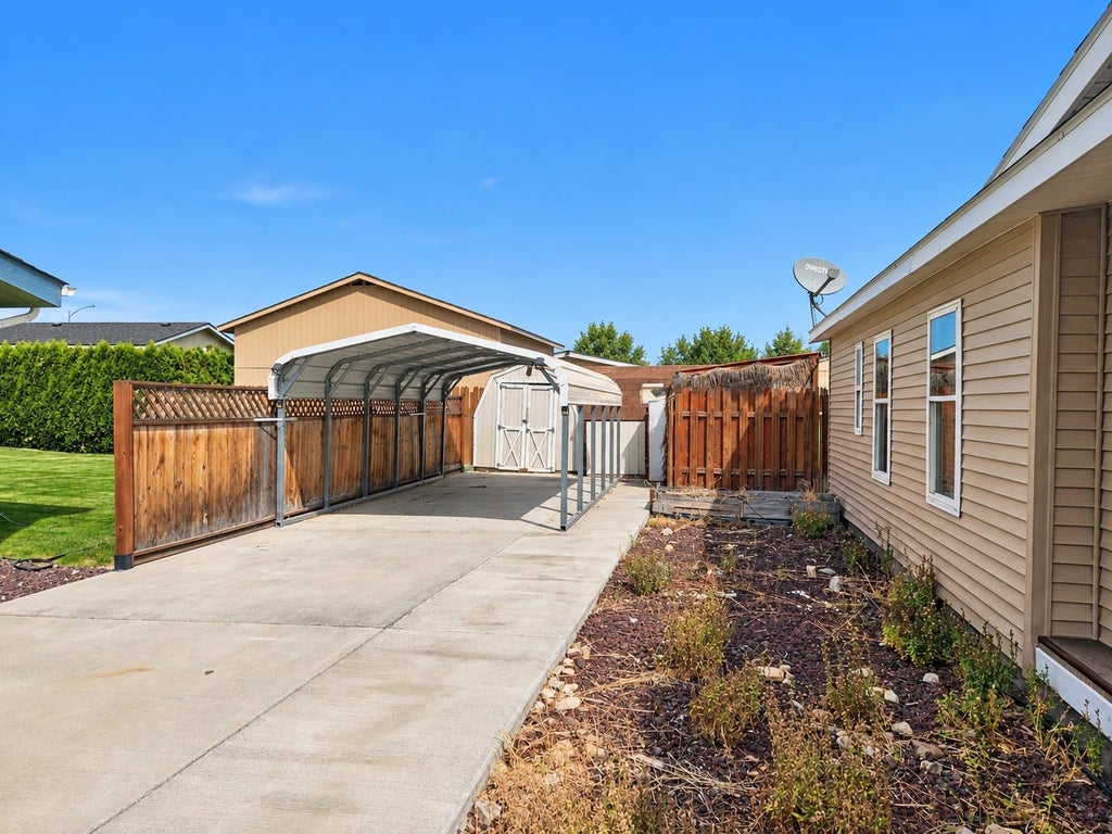 Photo of 309 5th Avenue SE, Ephrata, WA 98823 (MLS # 2581463)