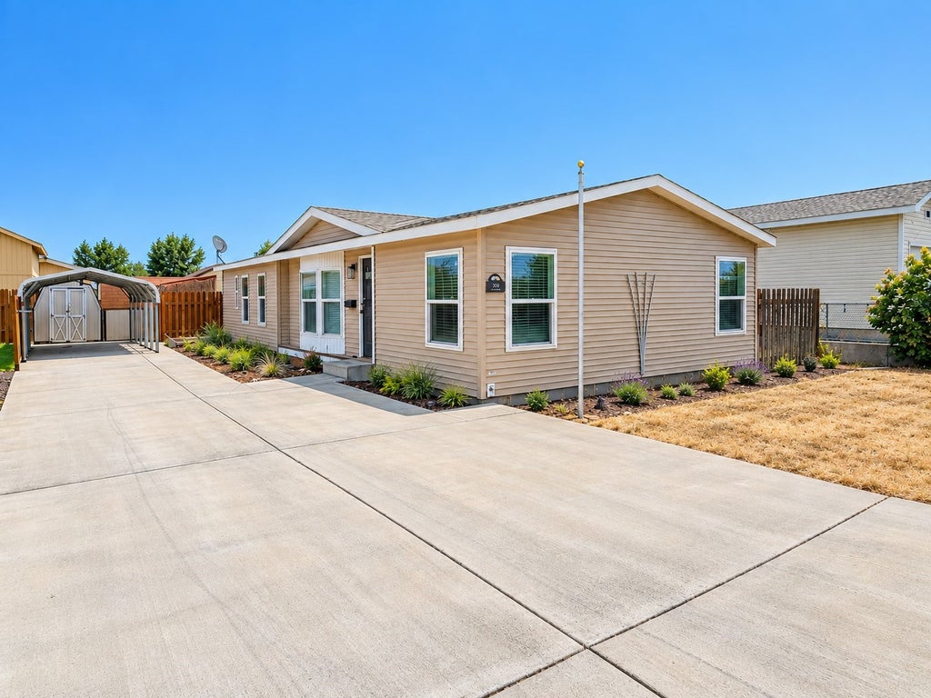 Photo of 309 5th Avenue SE, Ephrata, WA 98823 (MLS # 2581463)