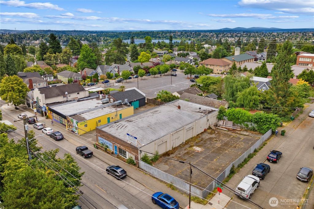 Photo of 8521 Roosevelt Way NE, Seattle, WA 98115 (MLS # 2460300)