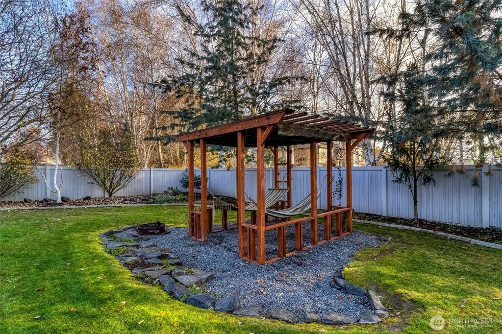 Photo of 1676 Greenbriar Drive, Walla Walla, WA 99362 (MLS # 2456905)