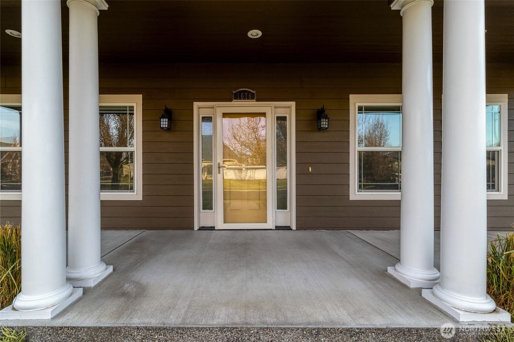 Photo of 1676 Greenbriar Drive, Walla Walla, WA 99362 (MLS # 2456905)