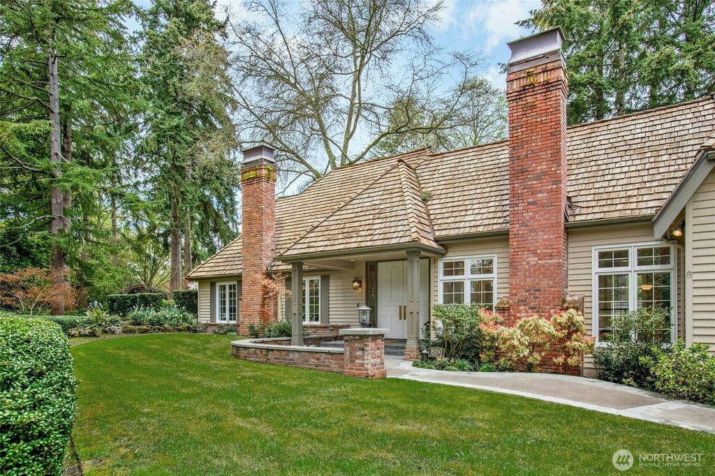 Photo of 8150 Evergreen Lane, Mercer Island, WA 98040 (MLS # 2431852)