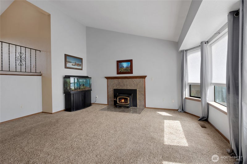 1525 148th Street E
