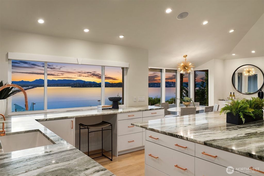 Photo of 3223 Evergreen Point Road, Medina, WA 98039 (MLS # 2524081)