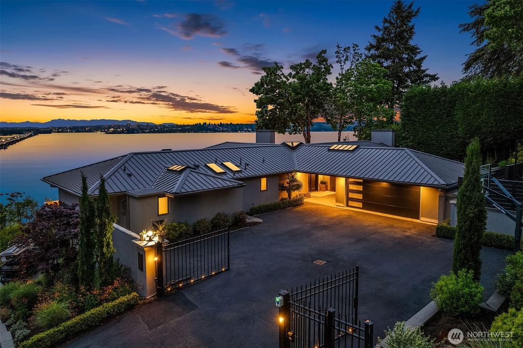 Photo of 3223 Evergreen Point Road, Medina, WA 98039 (MLS # 2524081)