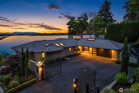 Photo of 3223 Evergreen Point Road, Medina, WA 98039 (MLS # 2524081)